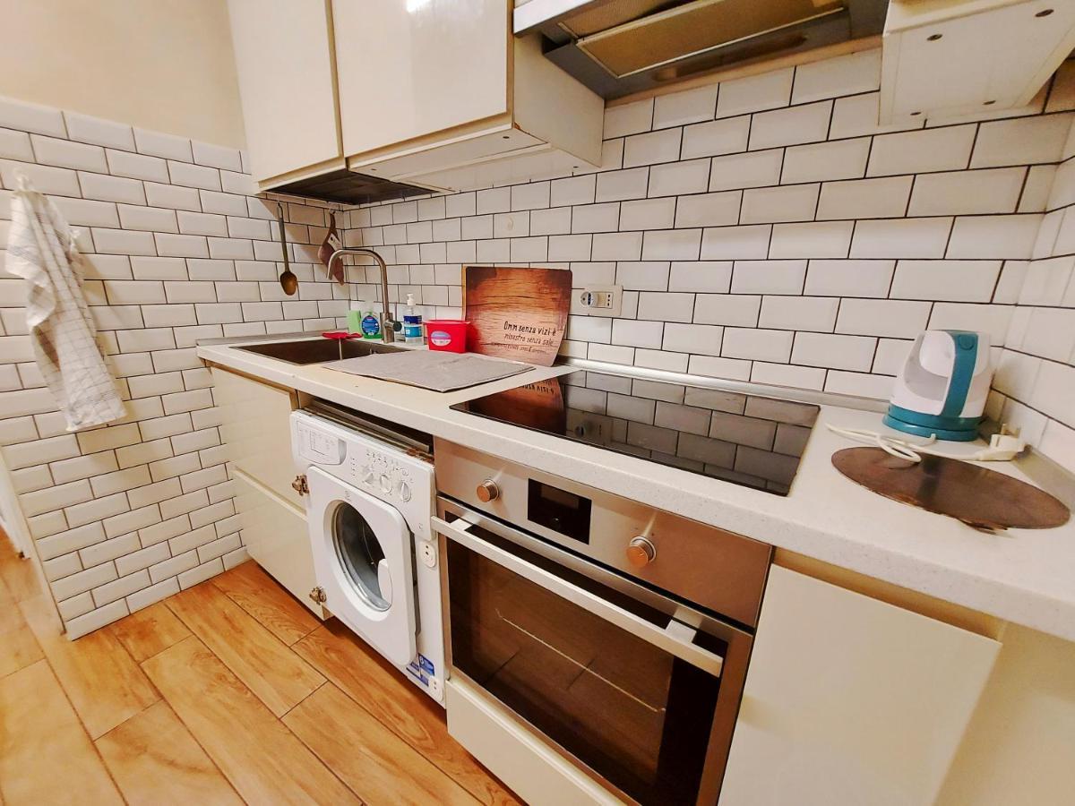 Free Breakfast - Big In The Heart Of Apartment Rom